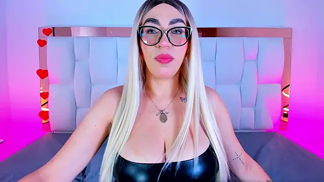 Snapshot of CamilleJuicy_ chatting on July 7, 2026, 12:52 pm CamilleJuicy online show from July 7, 2026, 12:52 pm