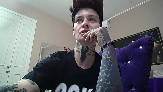 Snapshot of KennyXSX chatting on July 23, 2026, 12:35 pm KennyXSX online show from July 23, 2026, 12:35 pm