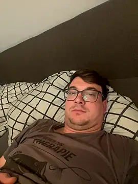 domigeil10 online show from December 16, 2025, 9:08 pm