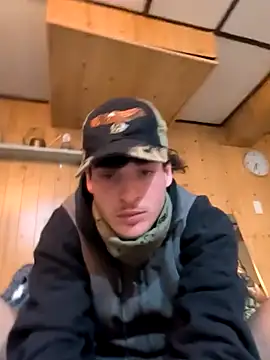 Snapshot of B8RHUNG chatting on December 16, 2025, 10:36 pm B8RHUNG online show from December 16, 2025, 10:36 pm