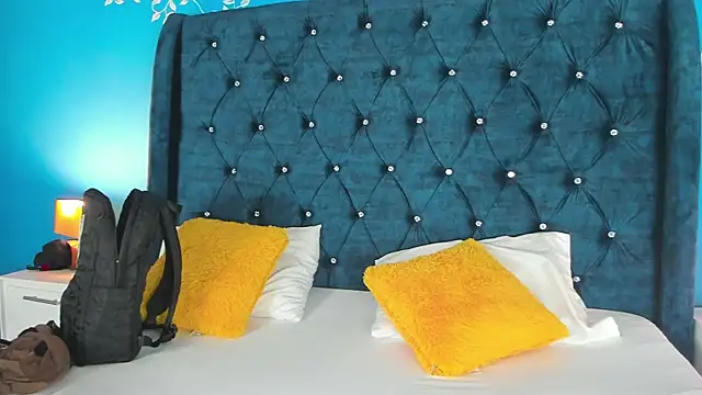 Snapshot of Issa_Clark01 chatting on February 10, 2026, 9:25 pm Issa Clark01 online show from February 10, 2026, 9:25 pm