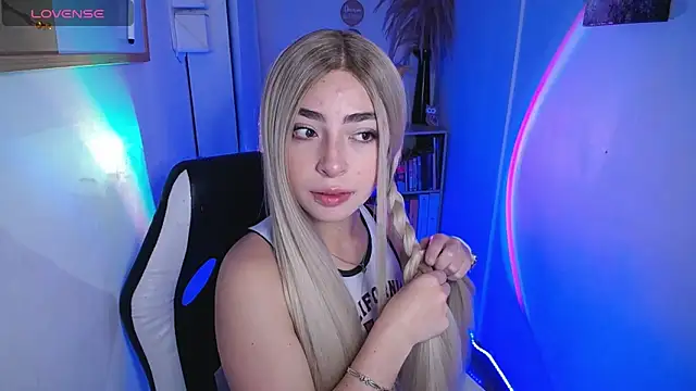 Snapshot of channel_blondee chatting on April 14, 2026, 2:00 pm channel blondee online show from April 14, 2026, 2:00 pm