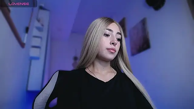 Snapshot of channel_blondee chatting on June 3, 2026, 9:41 pm channel blondee online show from June 3, 2026, 9:41 pm