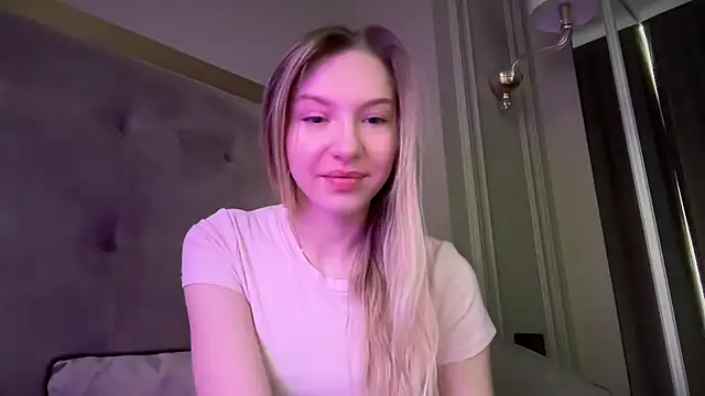 Snapshot of blondinkaa chatting on February 17, 2026, 9:28 am blondinkaa online show from February 17, 2026, 9:28 am