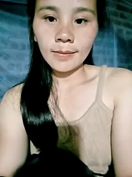 Snapshot of Uzi-na chatting on December 17, 2025, 1:05 pm Uzi-na online show from December 17, 2025, 1:05 pm