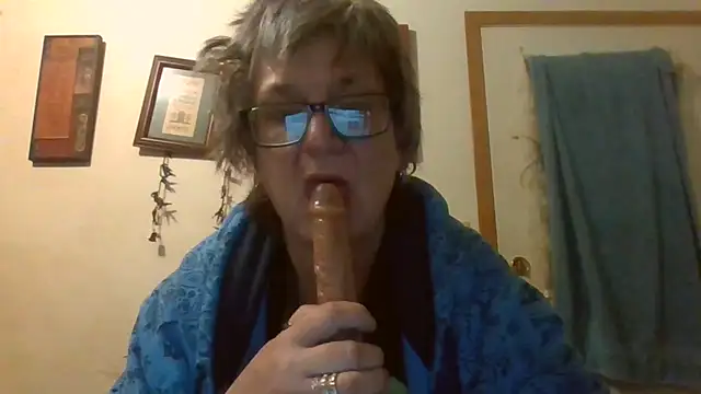 Snapshot of becky1111 chatting on June 5, 2026, 7:47 am becky1111 online show from June 5, 2026, 7:47 am