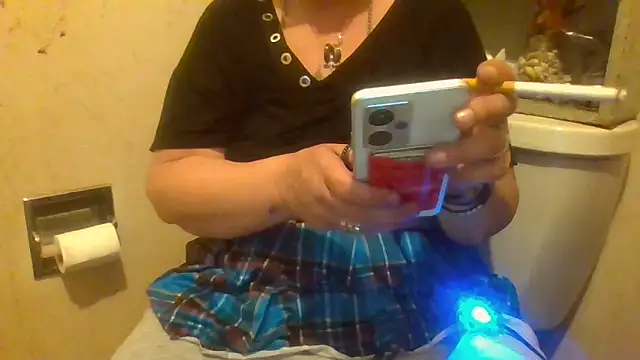 Snapshot of becky1111 chatting on June 14, 2026, 10:00 pm becky1111 online show from June 14, 2026, 10:00 pm