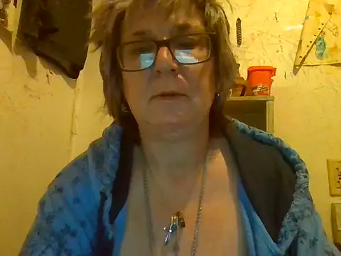 Snapshot of becky1111 chatting on July 6, 2026, 9:49 am becky1111 online show from July 6, 2026, 9:49 am