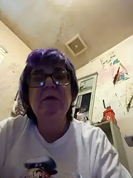 Snapshot of becky1111 chatting on June 20, 2026, 10:26 pm becky1111 online show from June 20, 2026, 10:26 pm