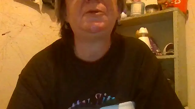 Snapshot of becky1111 chatting on June 3, 2026, 10:05 am becky1111 online show from June 3, 2026, 10:05 am