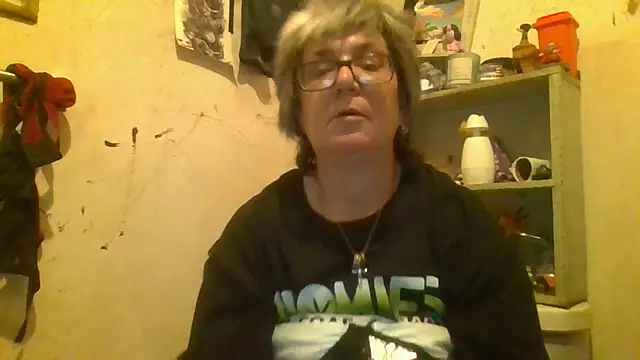 Snapshot of becky1111 chatting on June 11, 2026, 5:48 am becky1111 online show from June 11, 2026, 5:48 am