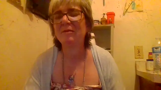 Snapshot of becky1111 chatting on June 14, 2026, 1:13 am becky1111 online show from June 14, 2026, 1:13 am