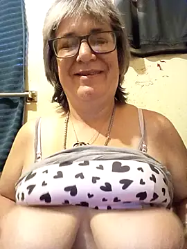 Snapshot of becky1111 chatting on July 10, 2026, 10:21 pm becky1111 online show from July 10, 2026, 10:21 pm