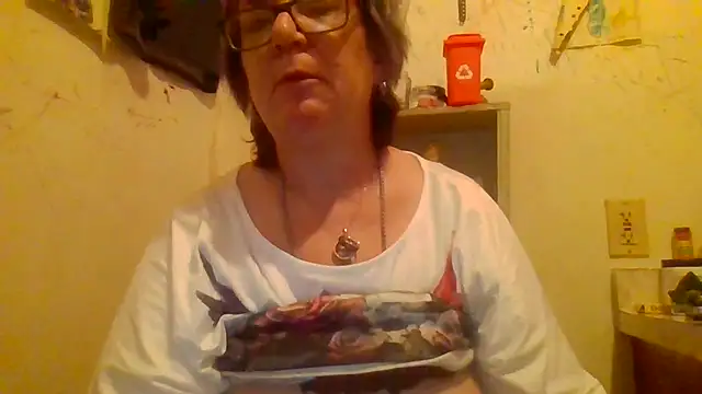 Snapshot of becky1111 chatting on June 25, 2026, 10:09 am becky1111 online show from June 25, 2026, 10:09 am