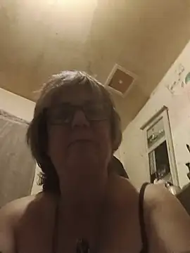 Snapshot of becky1111 chatting on July 25, 2026, 9:17 am becky1111 online show from July 25, 2026, 9:17 am