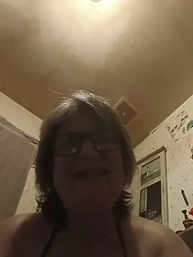 Snapshot of becky1111 chatting on July 28, 2026, 11:04 pm becky1111 online show from July 28, 2026, 11:04 pm