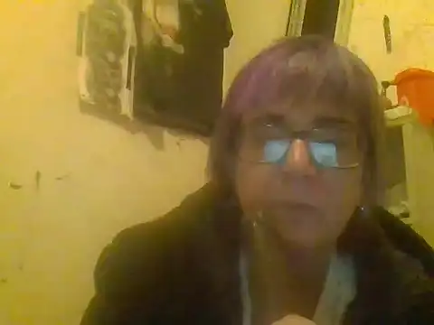 Snapshot of becky1111 chatting on June 23, 2026, 3:32 pm becky1111 online show from June 23, 2026, 3:32 pm