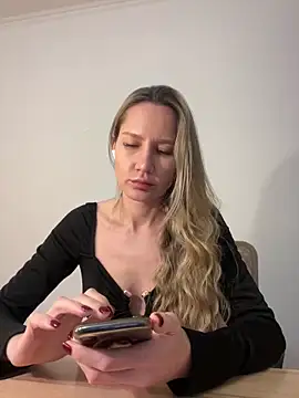 1Moonlight1 online show from February 9, 2026, 12:19 am