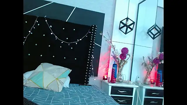 KarlaRoa online show from January 13, 2026, 1:37 pm