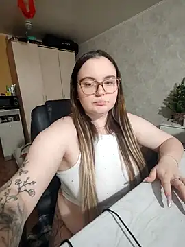 Elyslis online show from December 17, 2025, 7:41 pm