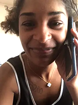 Snapshot of UniqueBaybee chatting on December 17, 2025, 8:58 pm UniqueBaybee online show from December 17, 2025, 8:58 pm