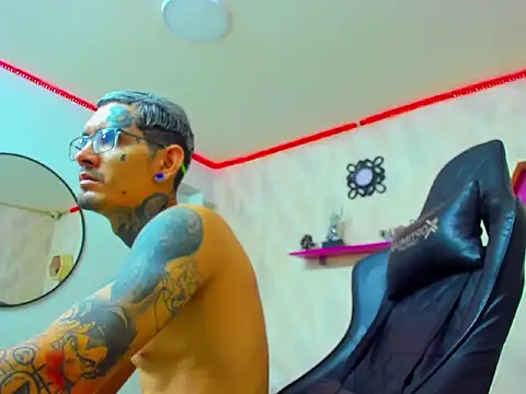 Boy tatto77 online show from February 2, 2026, 2:16 pm