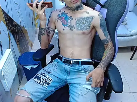 Boy tatto77 online show from June 13, 2026, 12:47 pm