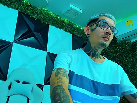 Boy tatto77 online show from February 10, 2026, 5:56 pm