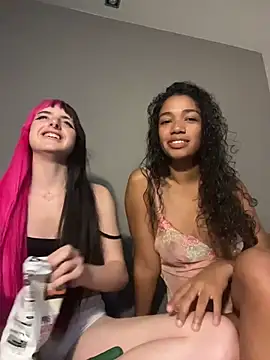 Snapshot of MikaScarlet chatting on April 28, 2026, 8:13 pm MikaScarlet online show from April 28, 2026, 8:13 pm