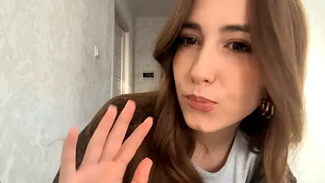 Snapshot of DeannaSuri chatting on December 19, 2025, 1:24 pm DeannaSuri online show from December 19, 2025, 1:24 pm