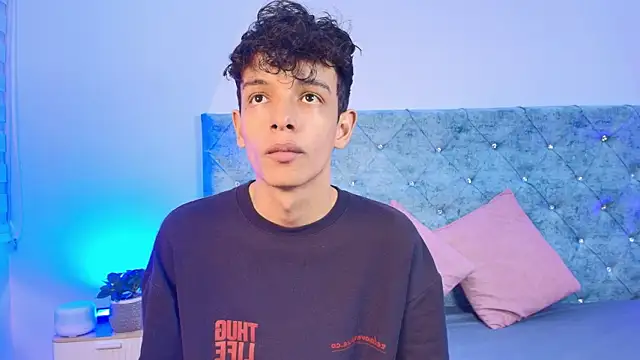 maxfrost 1 online show from February 1, 2026, 7:12 pm