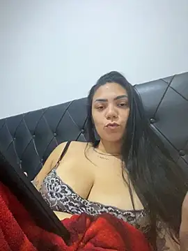 Nini  online show from April 26, 2026, 4:48 pm