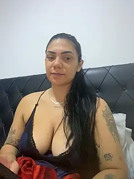 Snapshot of Nini_ chatting on August 8, 2026, 2:13 pm Nini online show from August 8, 2026, 2:13 pm