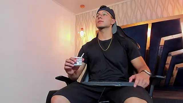 Noah Clarkk online show from April 22, 2026, 5:20 pm