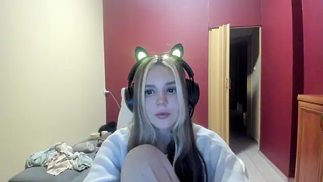 LunaAngell online show from December 21, 2025, 12:35 am