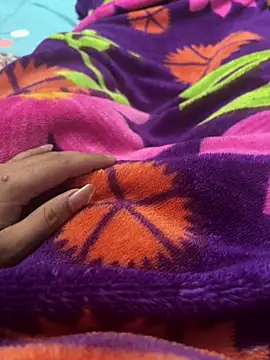 hotyindiaan online show from December 18, 2025, 1:55 am