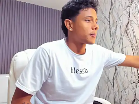 Snapshot of andrew_myersx chatting on January 7, 2026, 2:05 am andrew myersx online show from January 7, 2026, 2:05 am