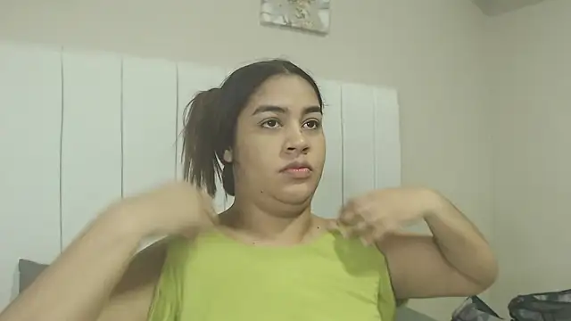 alicce will02 online show from December 22, 2025, 12:49 pm