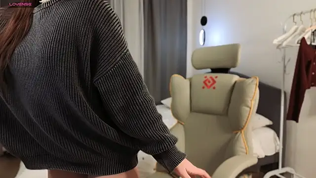 fallin lovee online show from February 15, 2026, 8:30 pm