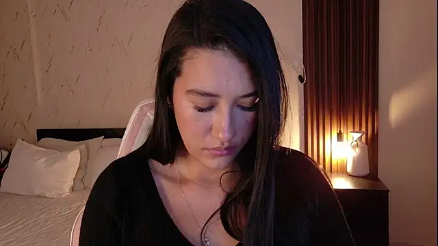 Alannadumont  online show from January 14, 2026, 8:12 pm