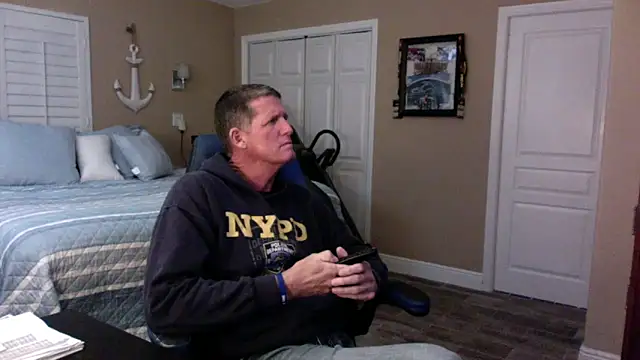 lvnlarge online show from February 1, 2026, 9:46 pm