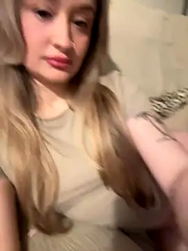 Snapshot of LilyLuck_ chatting on December 19, 2025, 12:25 am LilyLuck online show from December 19, 2025, 12:25 am