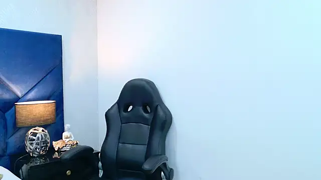 VioletaJhonson online show from January 9, 2026, 8:05 pm