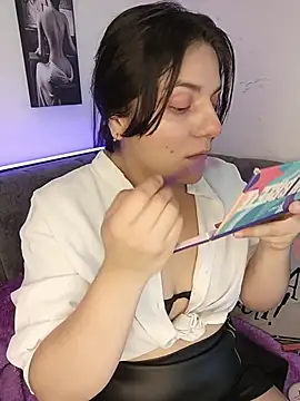 Snapshot of paulina_coxx chatting on March 18, 2026, 12:30 pm paulina coxx online show from March 18, 2026, 12:30 pm