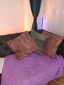 Snapshot of paulina_coxx chatting on March 11, 2026, 12:10 pm paulina coxx online show from March 11, 2026, 12:10 pm