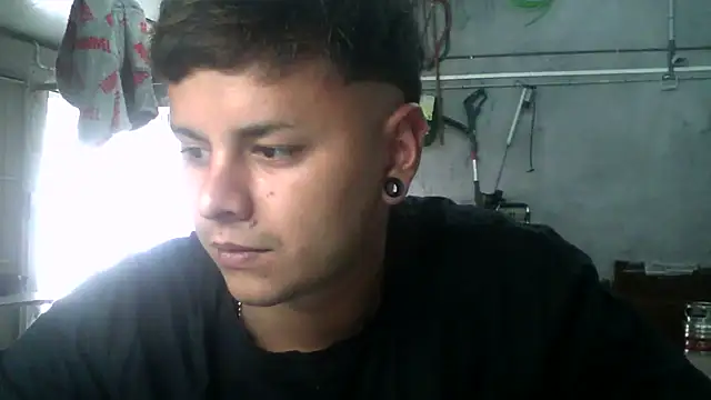 Snapshot of Sickbooy69 chatting on May 6, 2026, 4:44 pm Sickbooy69 online show from May 6, 2026, 4:44 pm