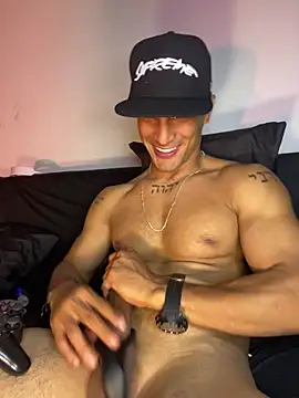 Snapshot of Maicol_xxxx chatting on March 18, 2026, 6:27 am Maicol xxxx online show from March 18, 2026, 6:27 am