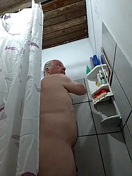 Snapshot of luis8558 chatting on January 6, 2026, 11:31 pm luis8558 online show from January 6, 2026, 11:31 pm