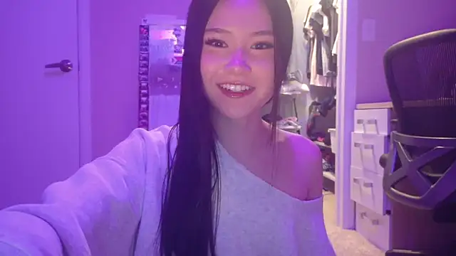 luvvivii online show from February 7, 2026, 3:47 am