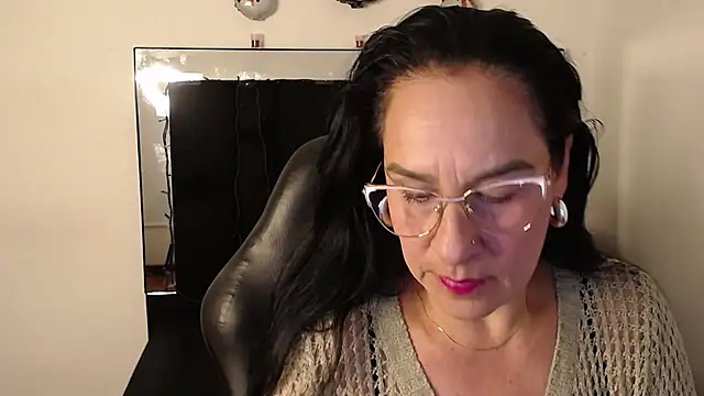 Snapshot of KiaraFoster chatting on December 19, 2025, 2:30 pm KiaraFoster online show from December 19, 2025, 2:30 pm